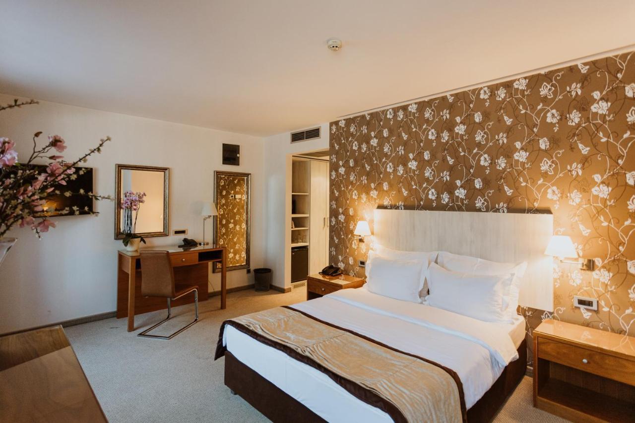 Hotel 1000 Ruza เบลเกรด ภายนอก รูปภาพ