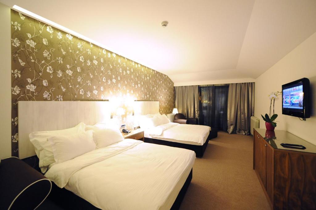 Hotel 1000 Ruza เบลเกรด ภายนอก รูปภาพ