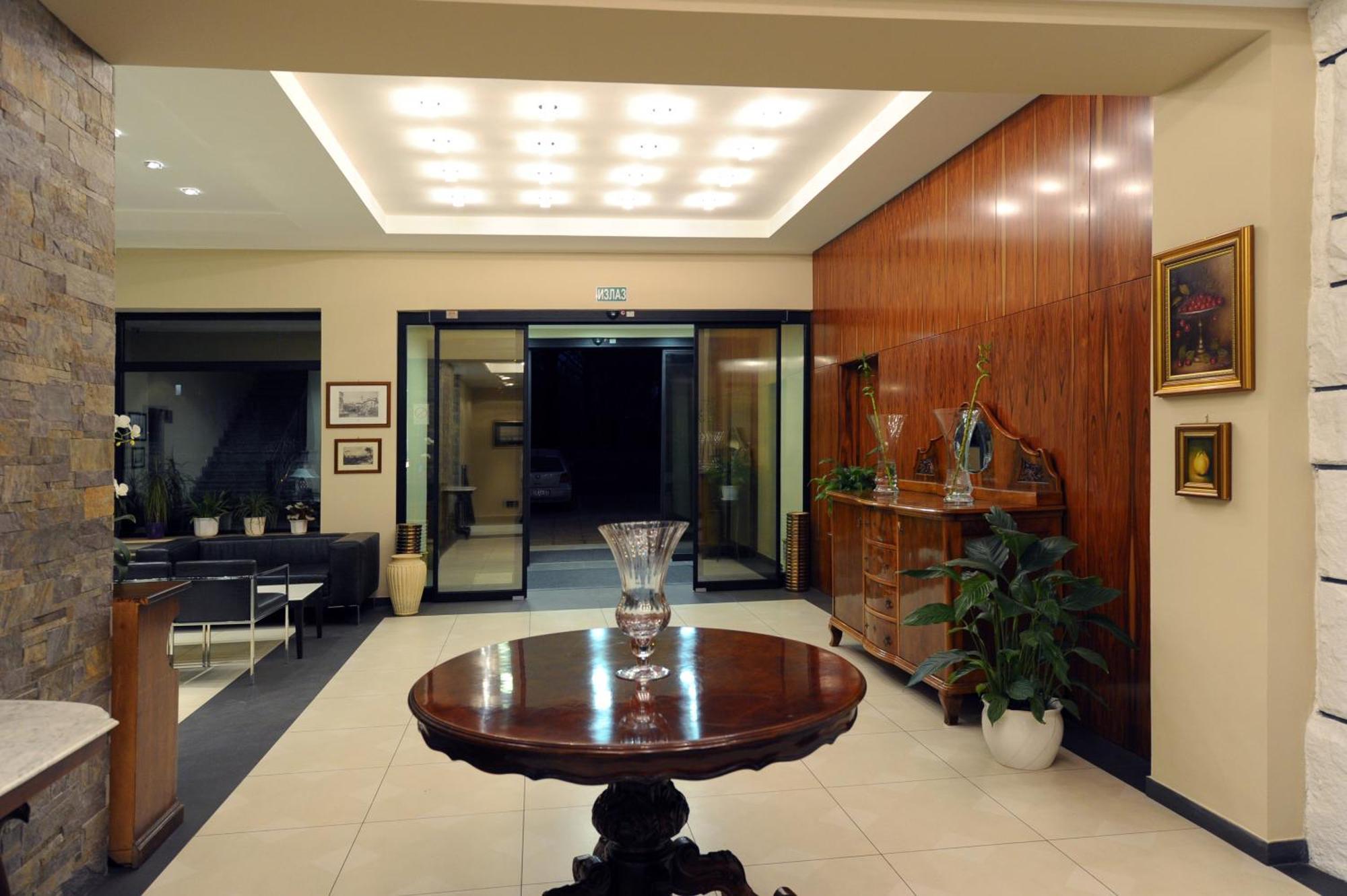 Hotel 1000 Ruza เบลเกรด ภายนอก รูปภาพ