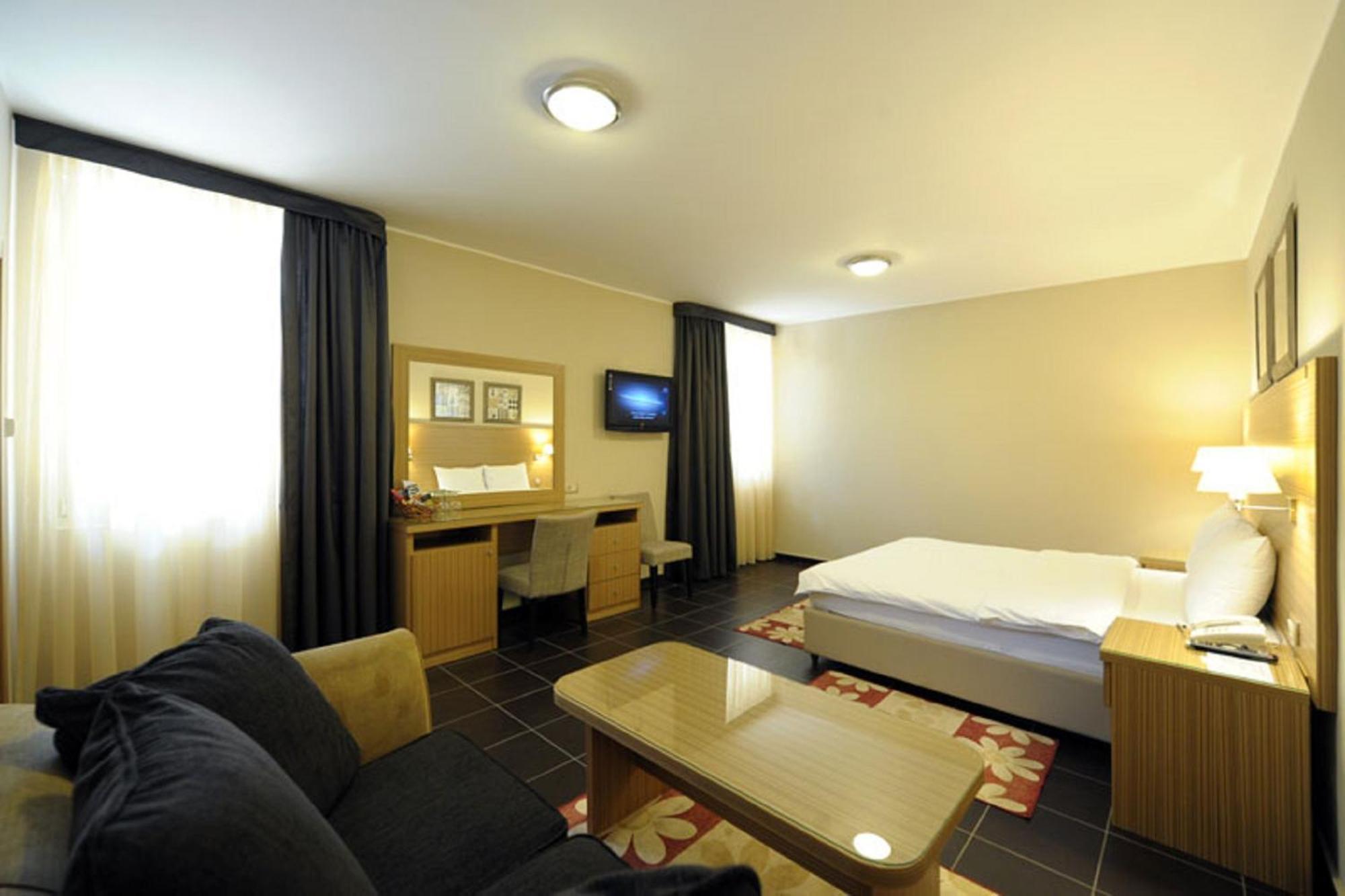 Hotel 1000 Ruza เบลเกรด ห้อง รูปภาพ