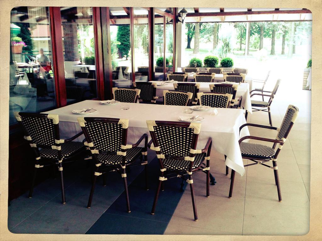 Hotel 1000 Ruza เบลเกรด ภายนอก รูปภาพ