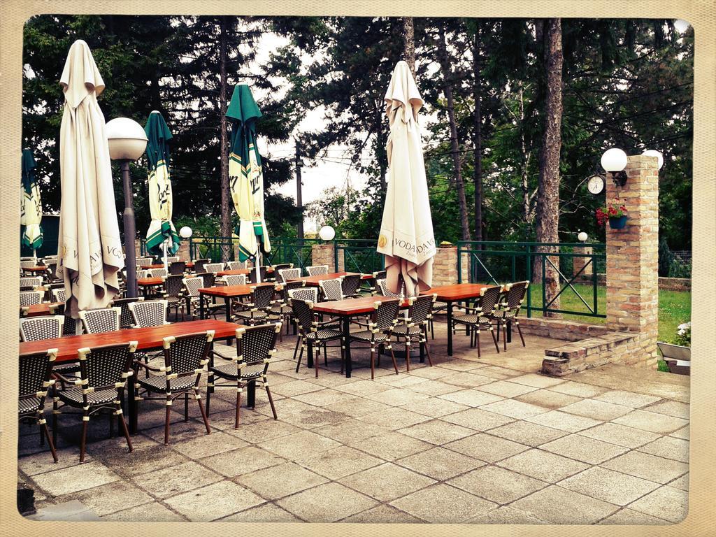 Hotel 1000 Ruza เบลเกรด ภายนอก รูปภาพ